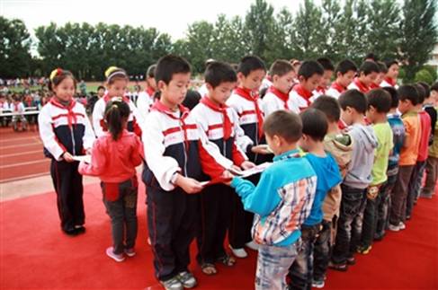 六年级学生给一年级新生的寄语-六年级小学毕