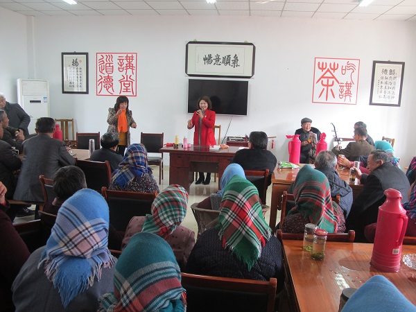 市纪委组织离退休老干部参观盐城好人馆和大数据产业园