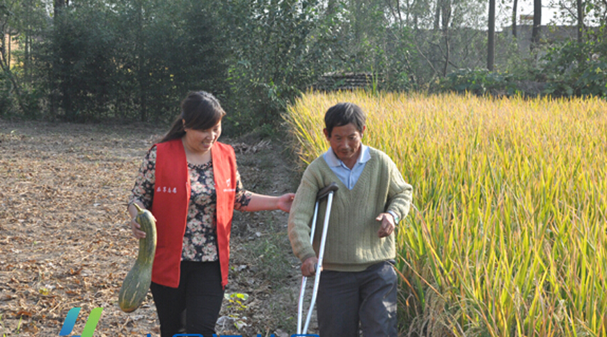 2014年10月份，张矾和团队下乡探访贫困家庭