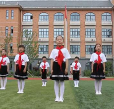 连云港市新浦实验小学《共产儿童团歌》.jpg