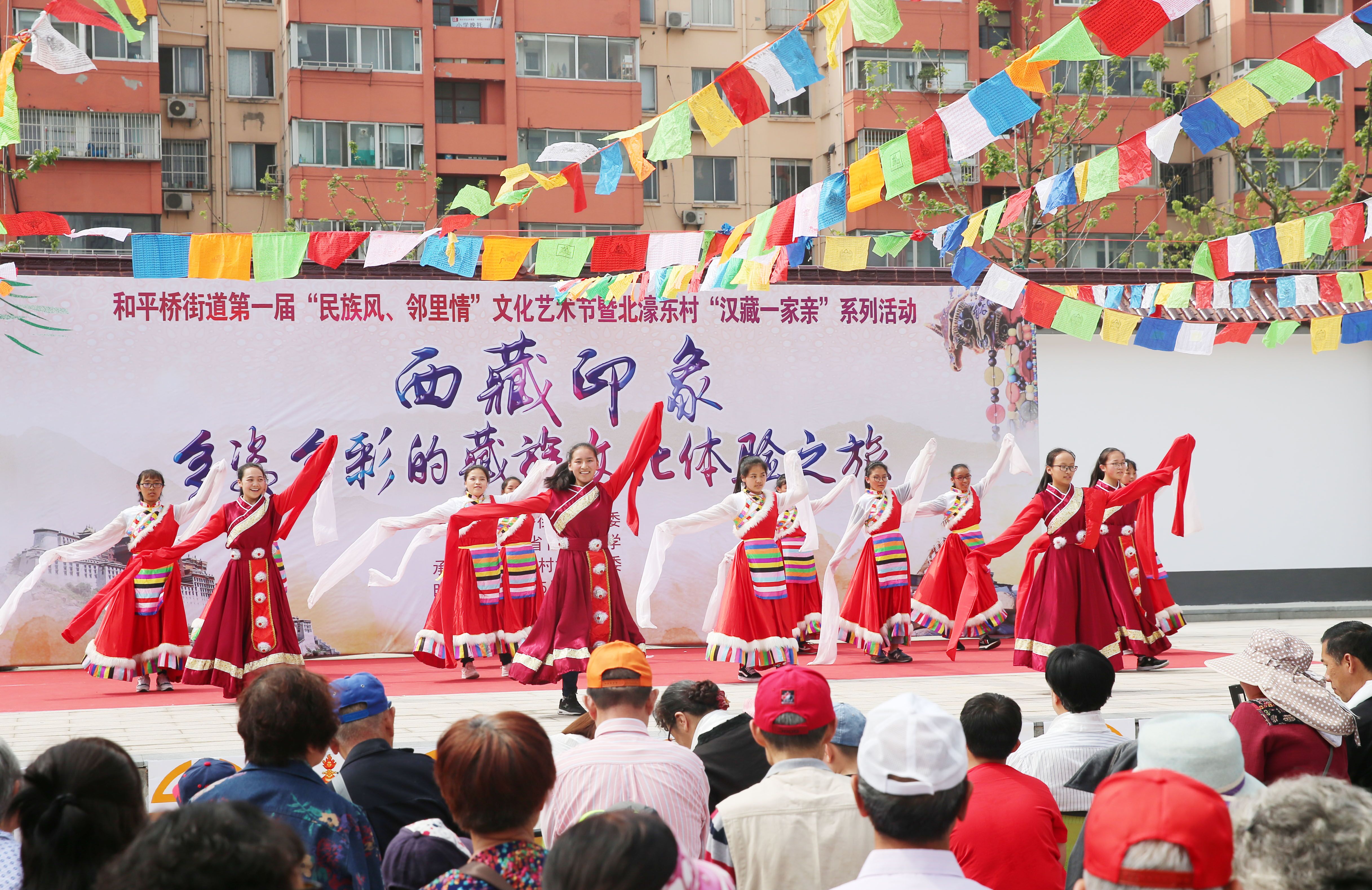 D2-西藏班学生走进社区进行汉族文化交流