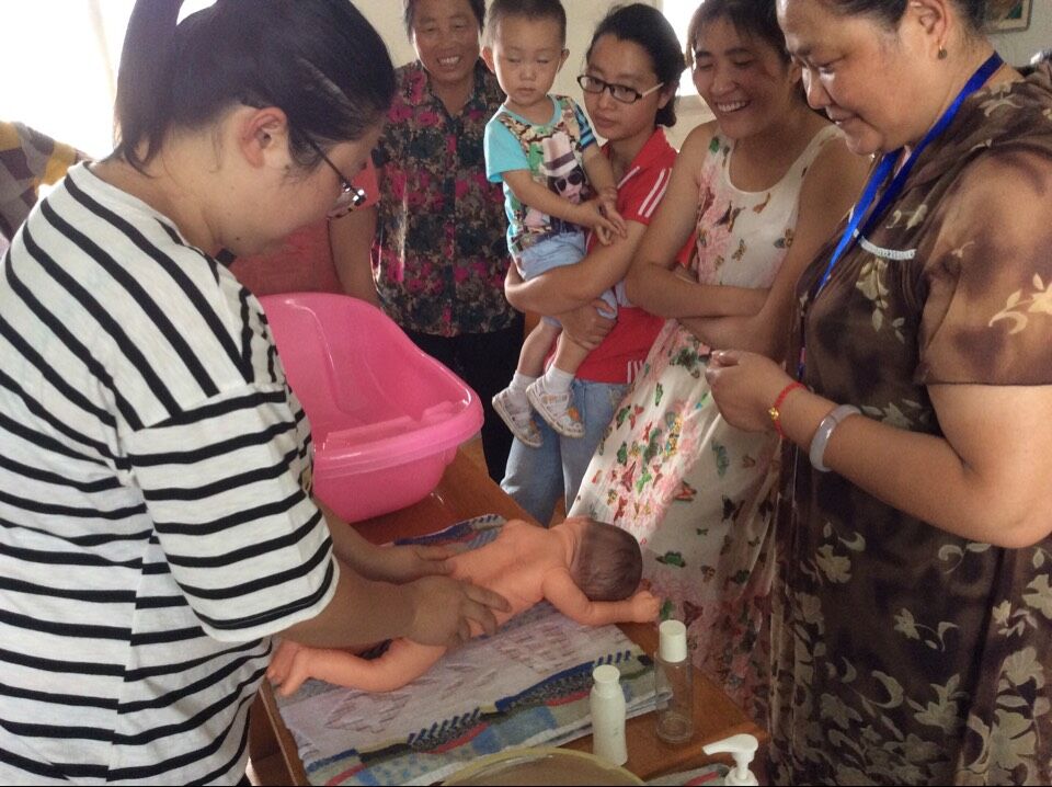 栖霞:龙潭村社区举办婴幼儿护理知识讲座