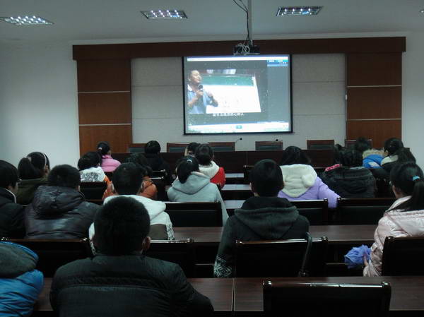 太仓:各中小学积极开展2013年缤纷的冬日系