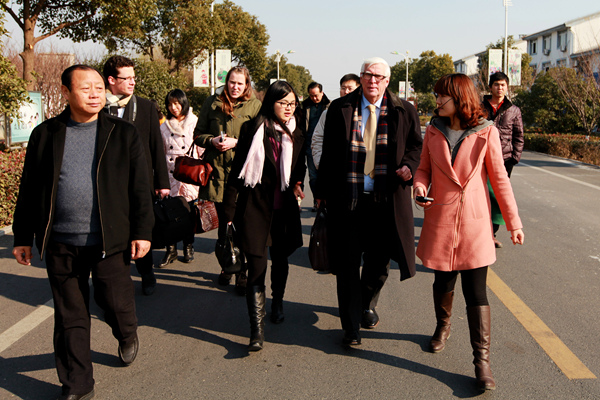 欧洲议会议员考察灵峰新农村建设