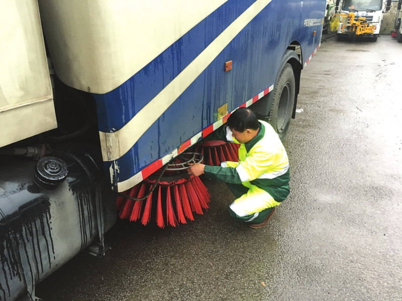 道路机械保洁的老司机