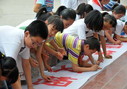 徐州市民主路小学开展拒绝吸第一支烟,做不吸