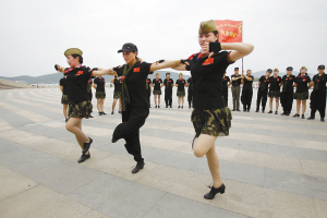 快乐的水兵舞让他们痴迷