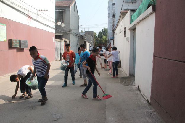 丰县人民路小学开展我是小楼长暑期社区实践
