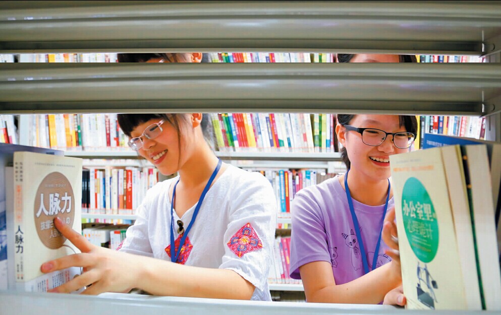 邳州市图书馆来了大学生志愿者