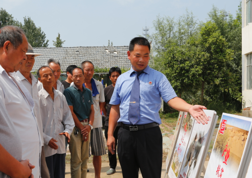 检察院干警深入农村进行阳光扶贫宣传_江苏文