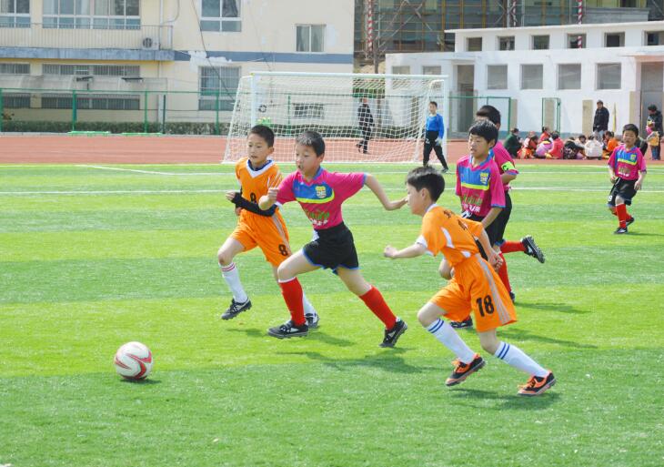 骁勇善战的李集小学足球队