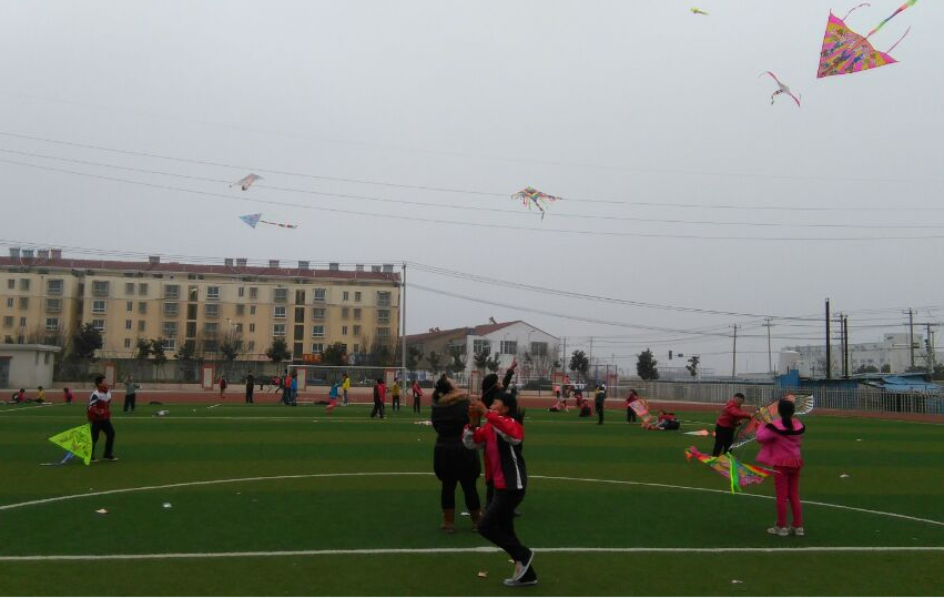 徐州工业园学校举行放风筝比赛