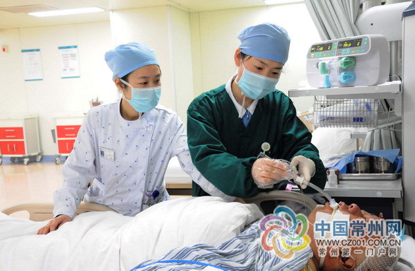 ICU护士长梅红亚 连续加班72小时