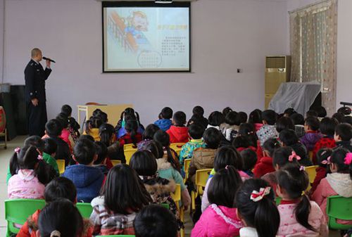 幼儿中班语言公开课教案_教案格式 幼儿园_幼儿教案