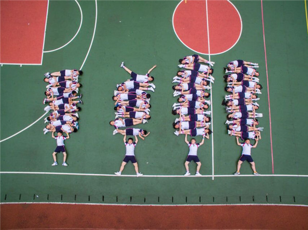 毕业style,常州大学生pk小学生,谁更有创意?