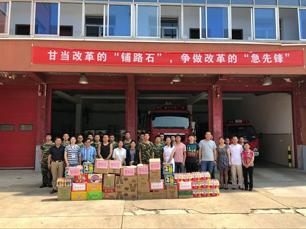 乾盛兰庭社区开展端午慰问消防官兵活动