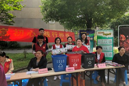 钟楼城管局党员义工开展垃圾分类宣传活动