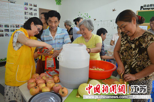 无锡滨湖水秀社区<em>黄马甲</em><em>用</em>行动传播公益_江