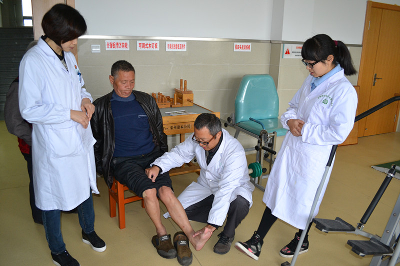 石塘湾社区卫生服务中心邀请康复专家来院进行