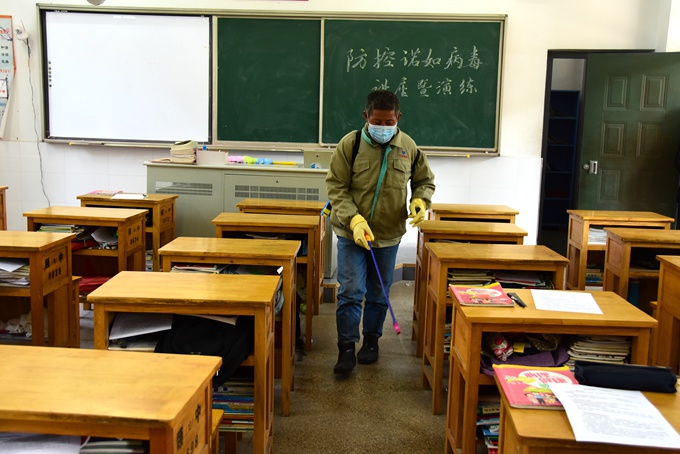 江阴市顾山中学开展"诺如"病毒防控知识讲座 暨模拟"疑似诺如"病毒