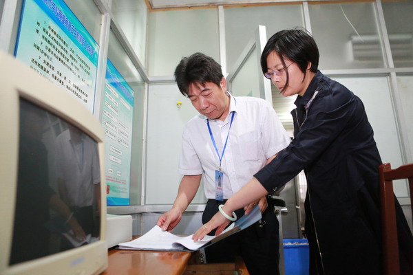 漍中心小学:江阴市挂牌责任督学督导、检查学