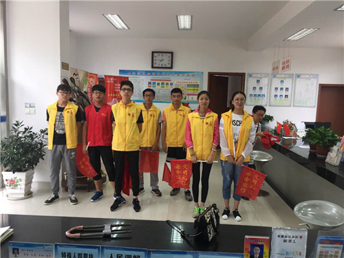 江阴:大学生争当志愿者助力创城