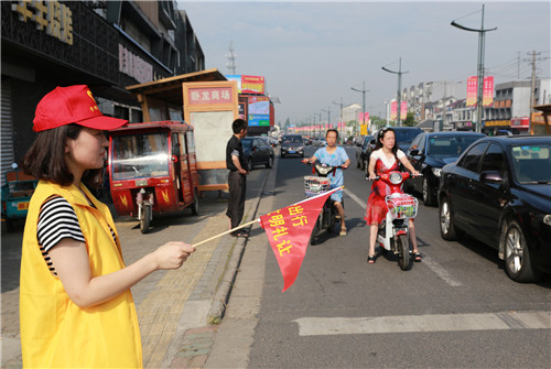 江阴:大学生争当志愿者助力创城
