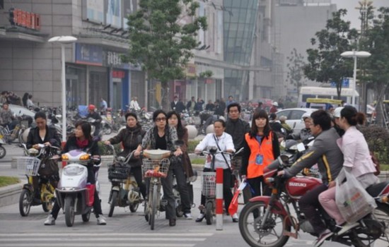 海安审计人积极参加交通志愿者服务活动
