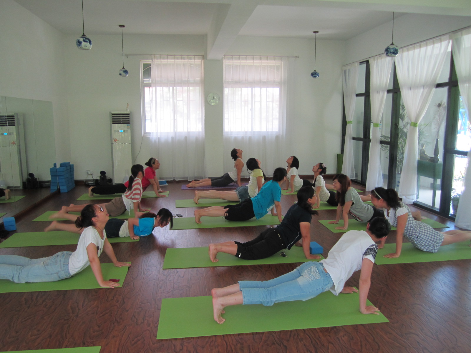 青年公益沙龙 齐练夏日瑜伽
