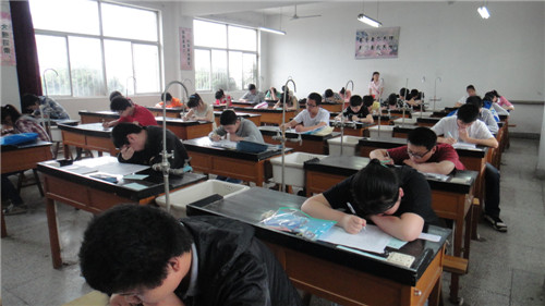 如皋市薛窑中学严密组织特长班招生专项测试