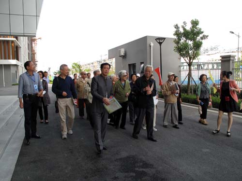 南通市教科研中心退休老同志参观考察南通开发