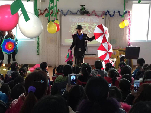 南通海门市四甲幼儿园迎新年亲子魔术表演活