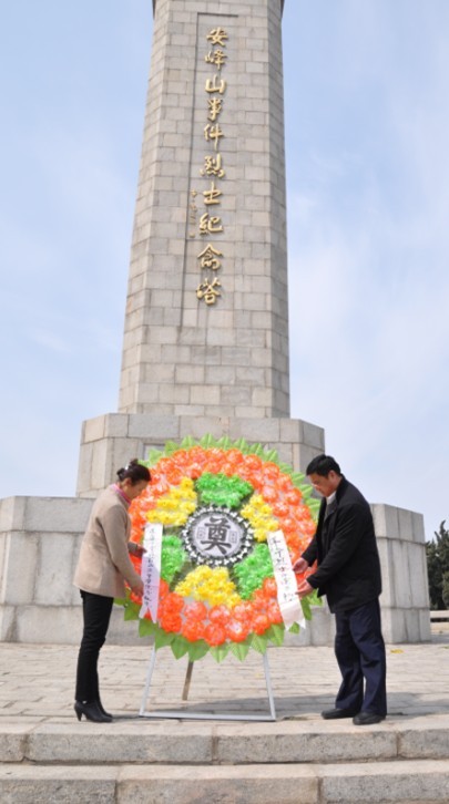 连云港市药监局组织党员干部瞻仰安峰山烈士陵园