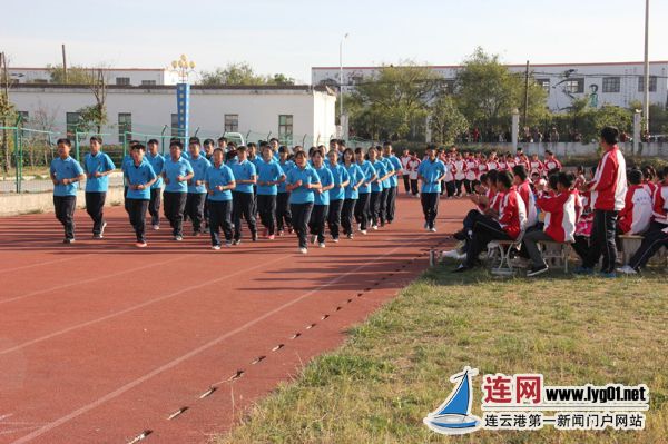 东海县安峰初级中学跑操比赛展现青春风采