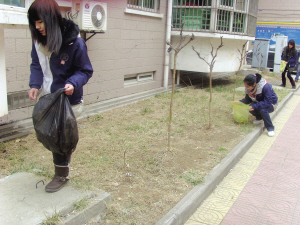 淮安:志愿者走进小区