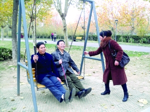 淮安好人:保洁员朱冬梅 志愿带几位盲人游览钵