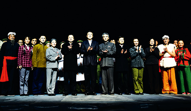 大型廉政话剧《纤夫》在淮上演