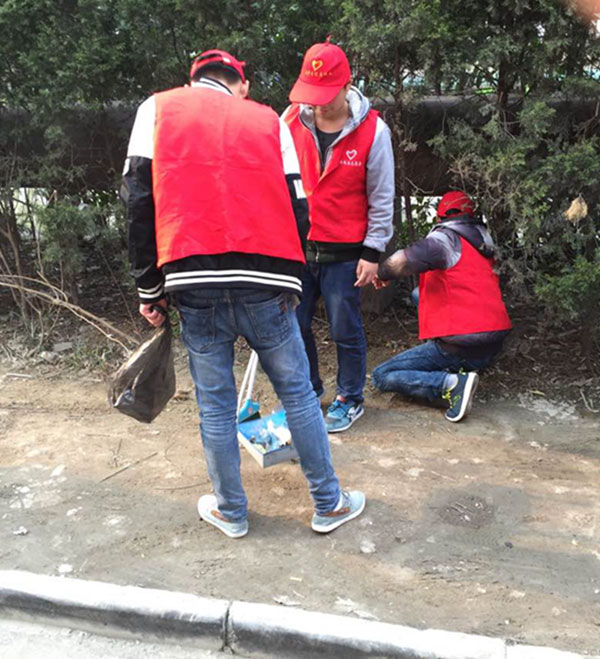 清江街道南门社区组织志愿者参加义务劳动