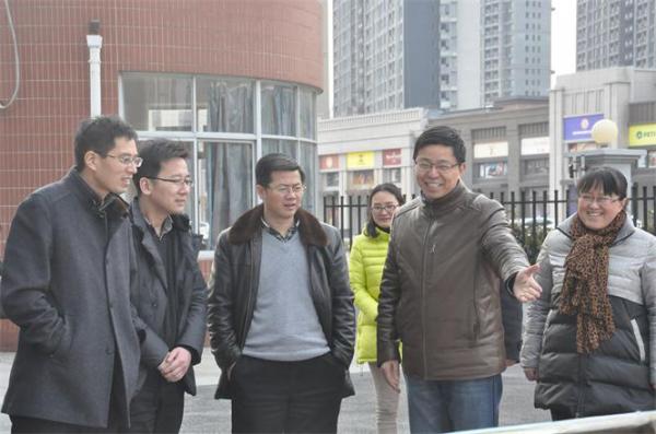 连云港市委副秘书长段东一行来我区日月路小学