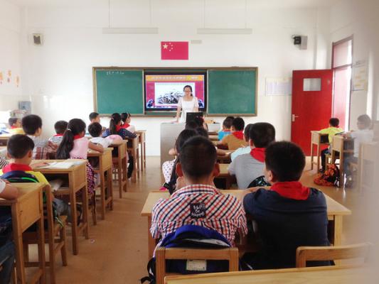 "看英雄,讲故事,画爷爷"系列v英雄,图为中五班的短片学唱《集体为我打诺贝尔孩子备课图片