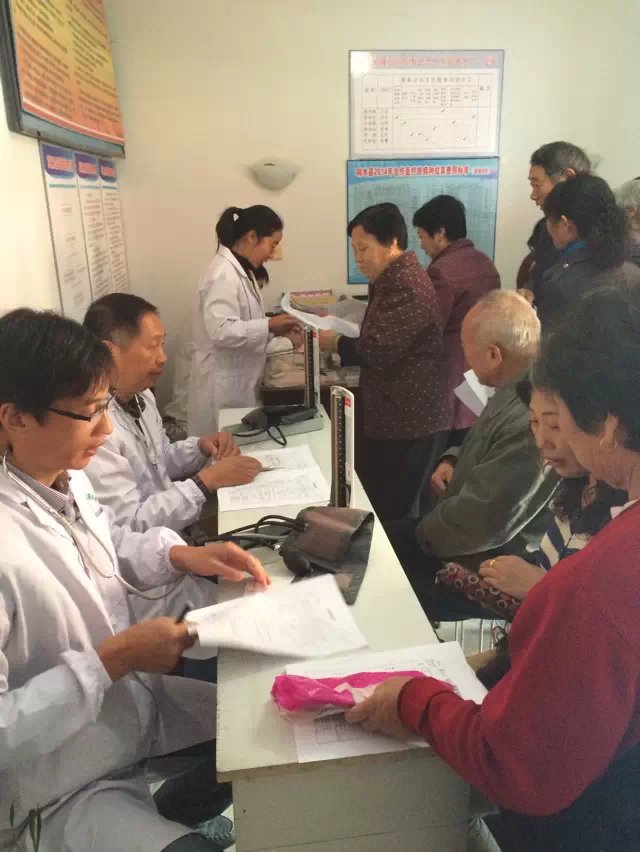 响水镇卫生院开展65岁以上老年人免费体检活动