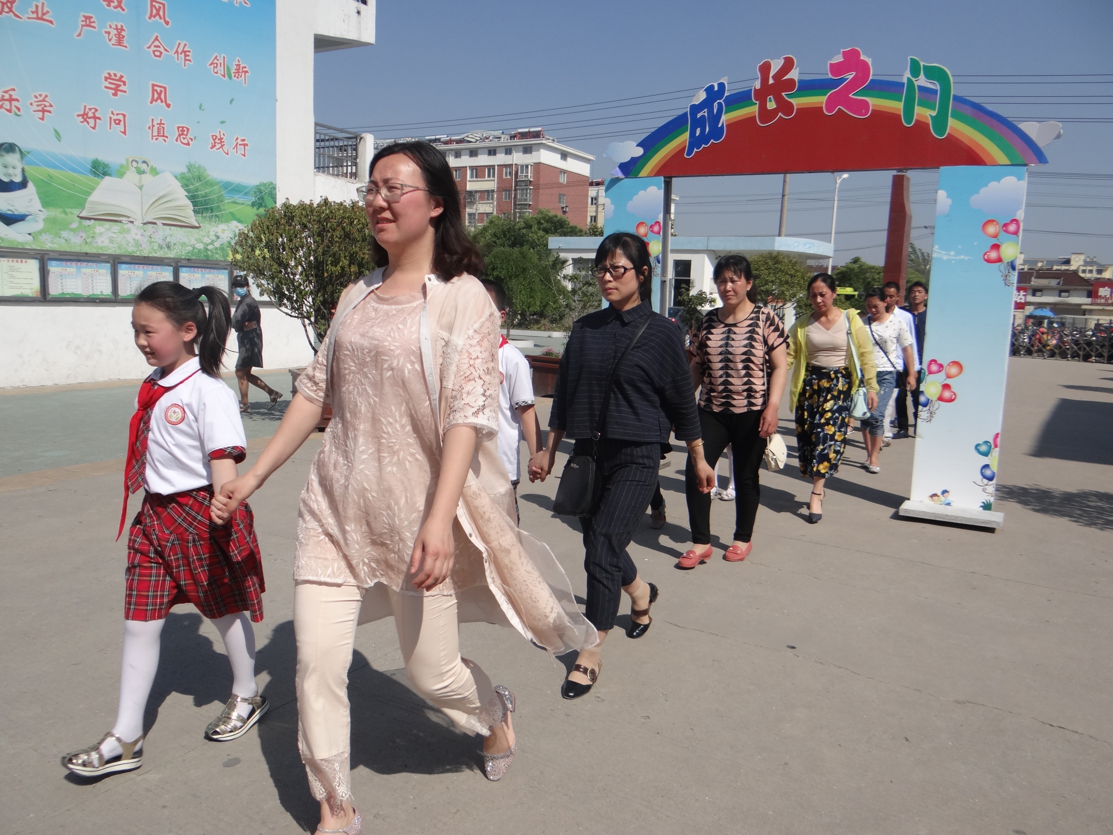 感恩师长放飞理想响水县第二实验小学举行十岁成长仪式