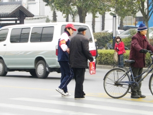 号召全校同学随手拍下所遇见的好人好事,然后通过微博的方式上传至