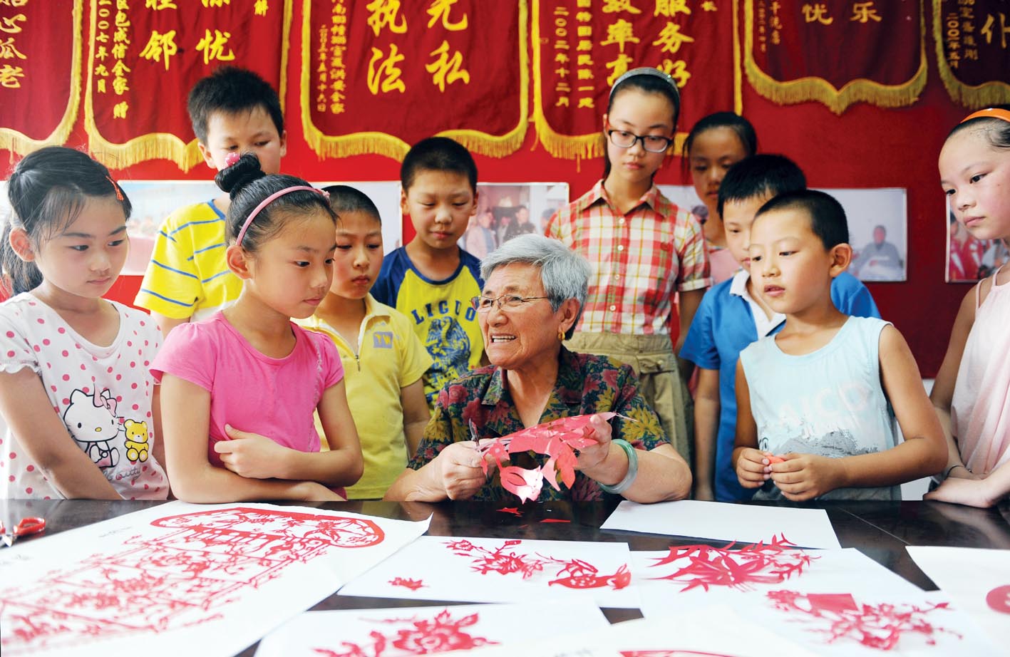 非遗进社区 第二站 剪纸课堂 秀精致扬州