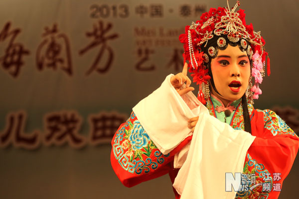江苏泰州:百朵"小梅花"鸣锣开赛
