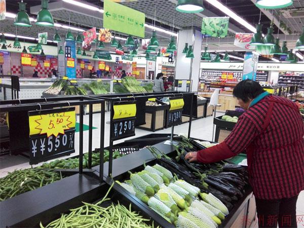 永辉超市是中国大陆首批将生鲜农产品引进现代超市的流通企业之一,被国家七部委誉为中国农改超开创者,被百姓誉为民生超市、百姓永辉。公司已发展成为以零售业为龙头,以现代物流为支撑,以现代农业和食品工业为两翼,以实业开发为基础的大型集团企业。永辉超市坚持融合共享、竞合发展的理念开创蓝海,与国际零售巨头共同繁荣中国零售市场,在北京、重庆、福建、安徽、贵州等多个省市已发展300多家大、中型超市,经营面积超过300万平方米,员工逾30000人,2010年营业总额达150亿元,位居2010年中国连锁百强企