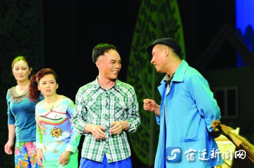 现代淮海戏《乡村好人》接受省精品工程专家终