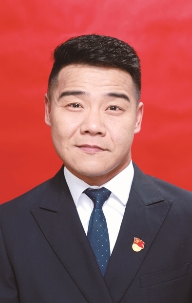 陆 鸿.jpg