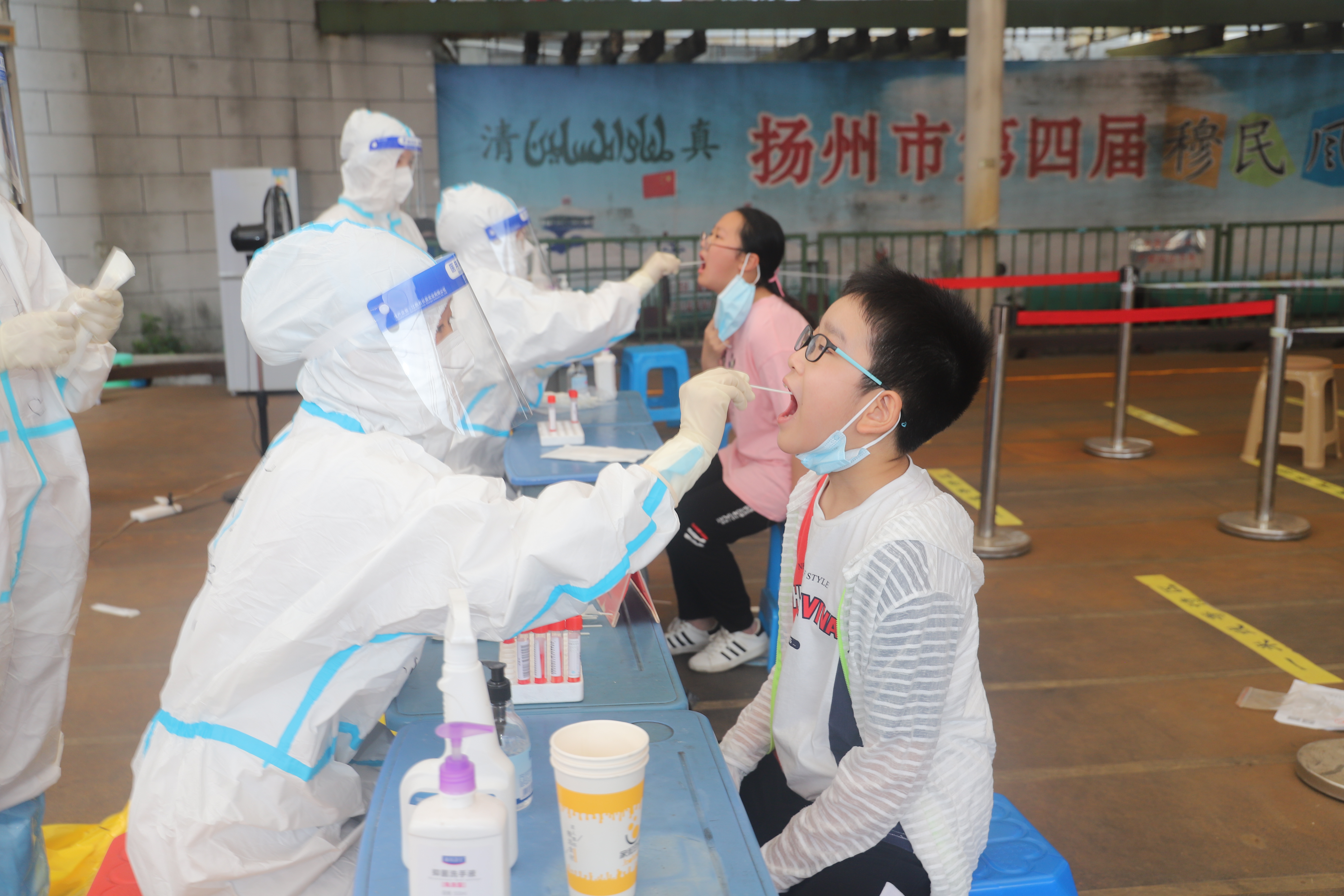 特殊的结婚纪念日:扬州这对医务志愿者坚守战疫第一线
